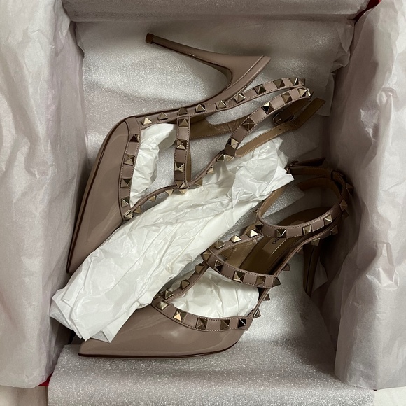 VALENTINO PATENT ROCKSTUD CAGED PUMP 100M, size EU 40 - Picture 1 of 8